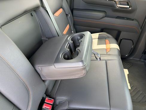 Used 2023 GMC Sierra 1500 AT4 w/ AT4 Preferred Package AWD/4WD image 16