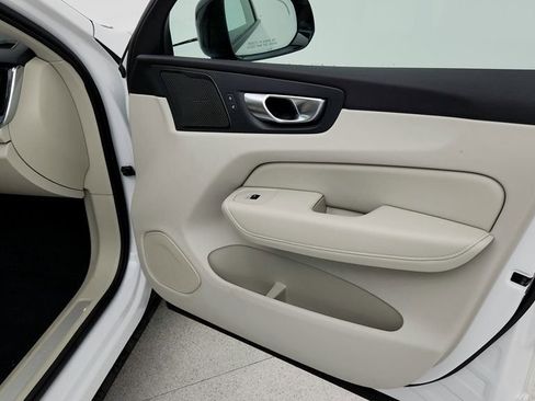 Used 2024 Volvo XC60 T8 Plus image 26