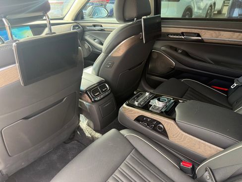 Used 2022 Genesis G90 5.0 Ultimate RWD image 11
