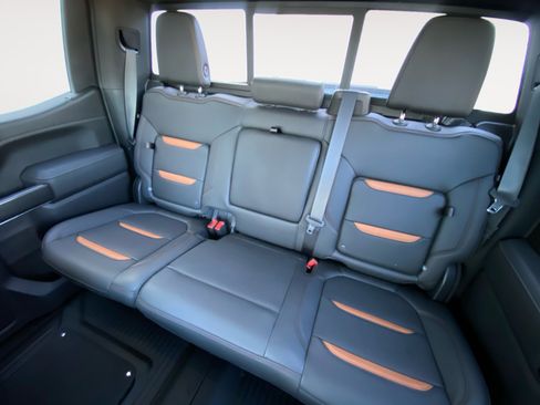 Used 2021 GMC Sierra 1500 AT4 w/ Technology Package image 24