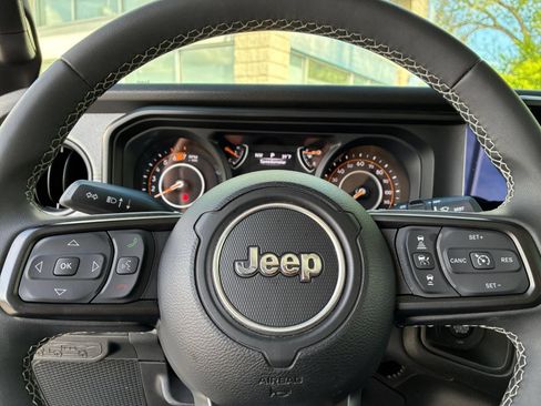 Used 2025 Jeep Wrangler Unlimited Sport AWD/4WD image 27