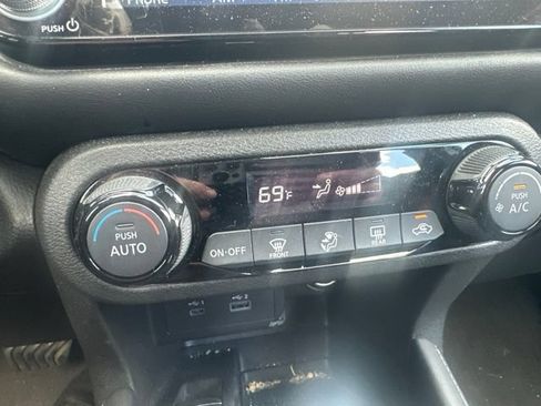 Certified 2023 Nissan Kicks SR FWD image 22