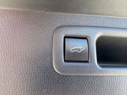 Used 2020 Toyota Highlander LE image 8