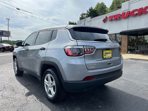 Used 2023 Jeep Compass Sport AWD/4WD image 4