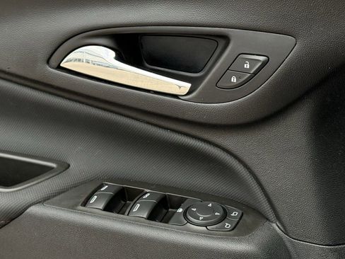 Used 2023 Chevrolet Equinox RS w/ RS Leather Package image 19