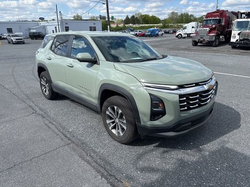 Used 2025 Chevrolet Equinox LT w/ Safety and Technology Package FWD image 8