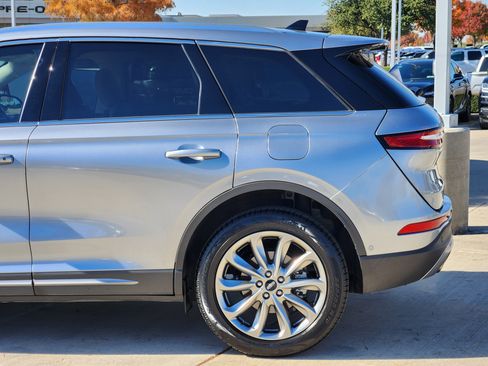 Used 2021 Lincoln Corsair AWD w/ Premium Package image 10