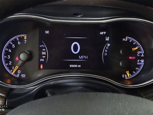 Used 2017 Jeep Grand Cherokee Overland w/ Jeep Active Safety Group image 12