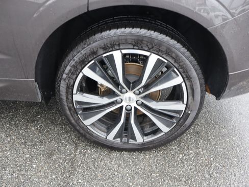 Certified 2025 Volvo XC60 B5 Plus image 39