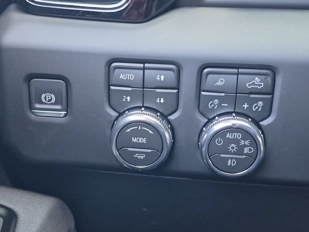 New 2026 GMC Sierra 2500 AT4 w/ AT4 Premium Plus Package AWD/4WD image 17
