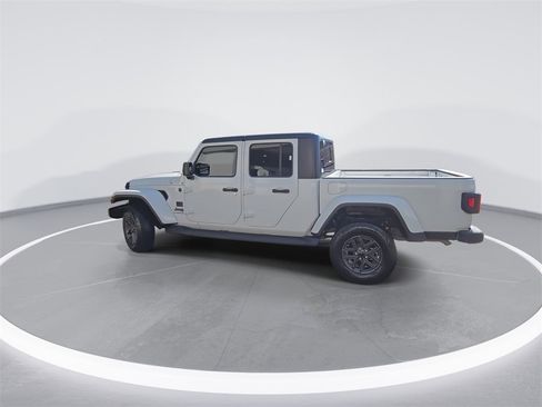 Used 2022 Jeep Gladiator Sport image 6