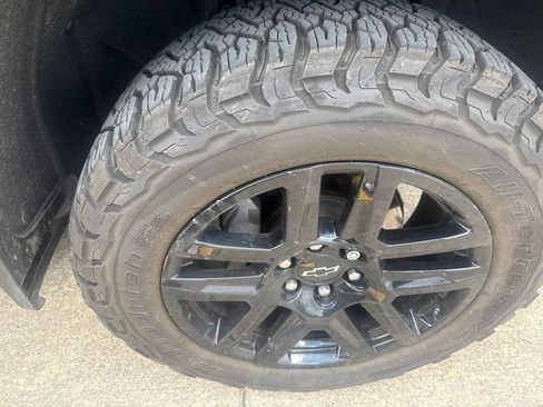 Used 2021 Chevrolet Silverado 1500 Custom Trail Boss AWD/4WD image 15
