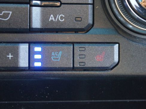 Used 2015 Ford F150 Platinum w/ Equipment Group 701A Luxury image 8