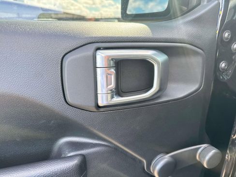 Used 2022 Jeep Wrangler Unlimited Sport image 19