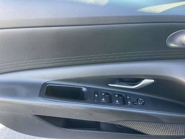 Certified 2023 Hyundai Elantra Blue FWD image 17
