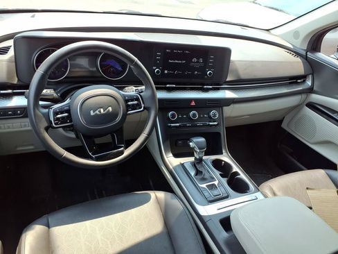 Used 2024 Kia Carnival LX FWD image 5