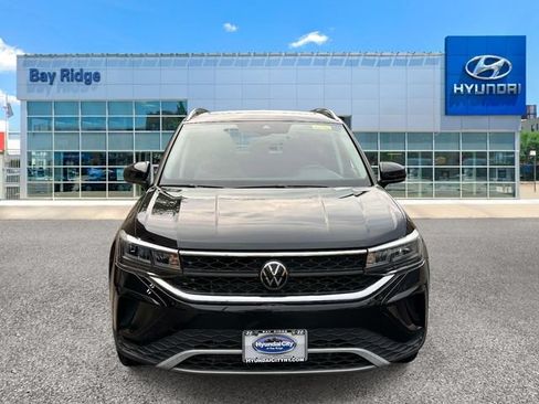 Used 2023 Volkswagen Taos SE w/ Panoramic Sunroof Package AWD/4WD image 10