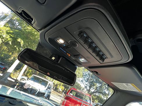 Used 2023 Ford Bronco Wildtrak image 29