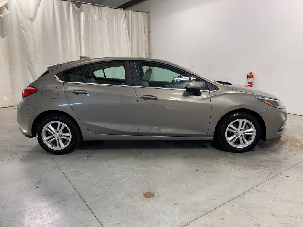 Used 2018 Chevrolet Cruze LT FWD image 11