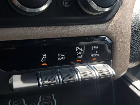 Used 2022 RAM 1500 Laramie AWD/4WD image 32