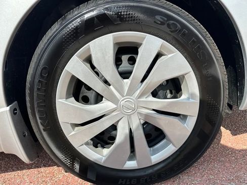 Used 2025 Nissan Versa S w/ Trunk Package image 28