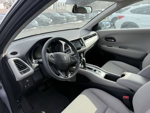 Used 2017 Honda HR-V LX image 7