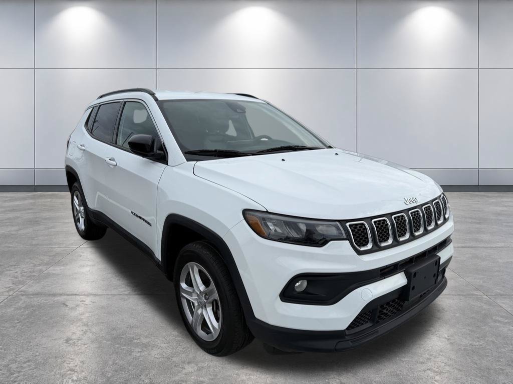 Used 2023 Jeep Compass Latitude AWD/4WD image 36