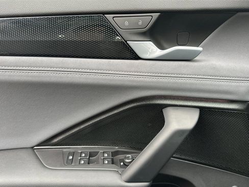 New 2026 Volkswagen Tiguan SE image 10