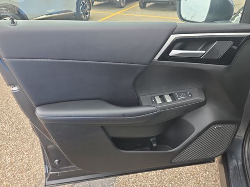Used 2025 Mitsubishi Outlander SE AWD/4WD image 6