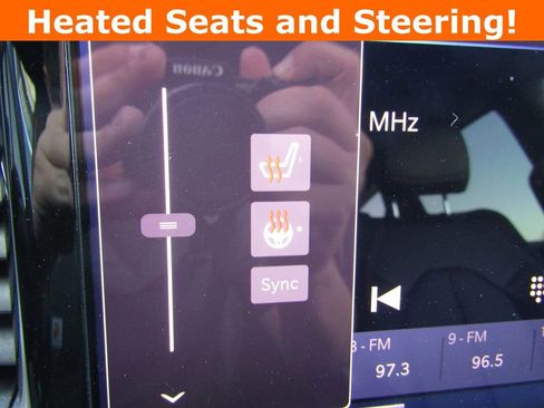 Used 2025 Chrysler Pacifica Select FWD image 9
