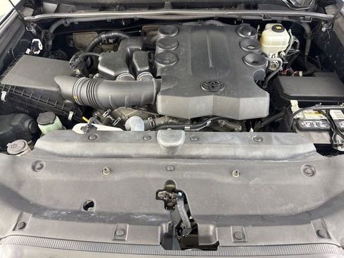 Used 2019 Toyota 4Runner SR5 AWD/4WD image 17