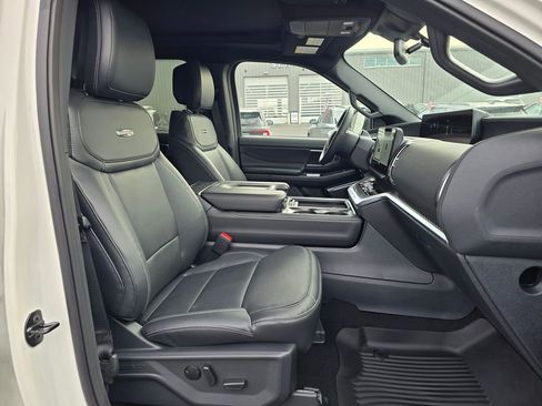 New 2026 Ford Expedition Platinum w/ Stealth Appearance Package AWD/4WD image 17