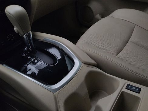 Used 2015 Nissan Rogue SL FWD image 26