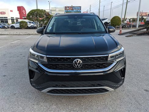 Certified 2023 Volkswagen Taos SE w/ Panoramic Sunroof Package image 7