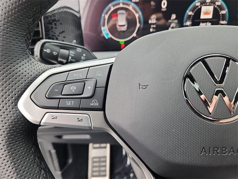 New 2026 Volkswagen Tiguan SE R-Line image 11