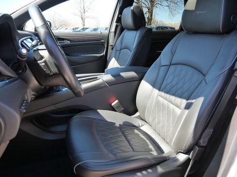 Used 2024 Buick Enclave Avenir w/ Avenir Technology Package AWD/4WD image 34