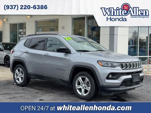 Used 2024 Jeep Compass Latitude w/ Altitude Special Edition image 1