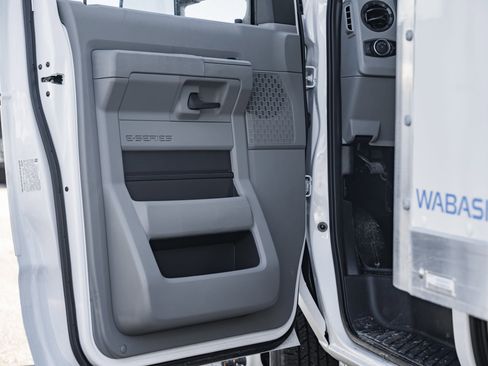 New 2026 Ford E-450 and Econoline 450 Super Duty w/ Power Equipment Group RWD image 35