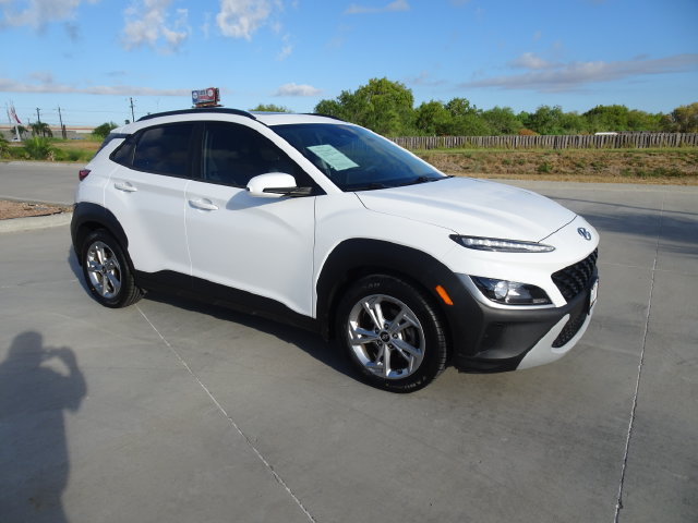 Used 2022 Hyundai Kona SEL w/ Convenience Package FWD image 3