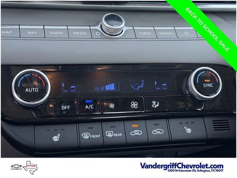 Used 2025 Hyundai Elantra SEL FWD image 17