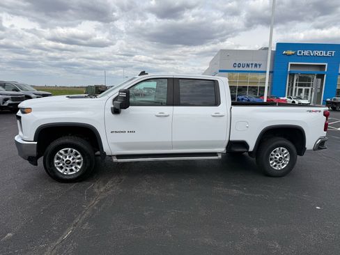 Used 2023 Chevrolet Silverado 2500 LT w/ Convenience Package AWD/4WD image 2