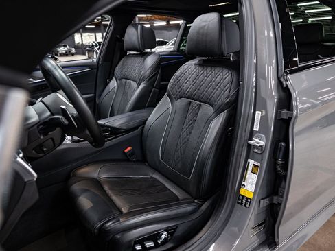 Used 2021 BMW M550i xDrive w/ Dynamic Handling Package image 7