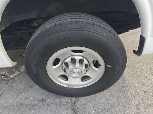 Used 2021 Chevrolet Express 2500 RWD 2500 135 w/ Driver Convenience Package image 28