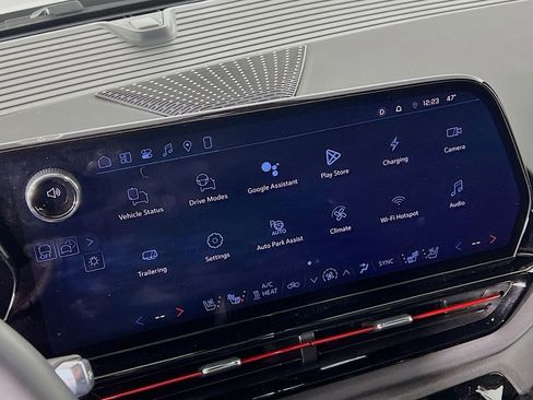 Certified 2025 Chevrolet Silverado EV RST AWD/4WD image 13