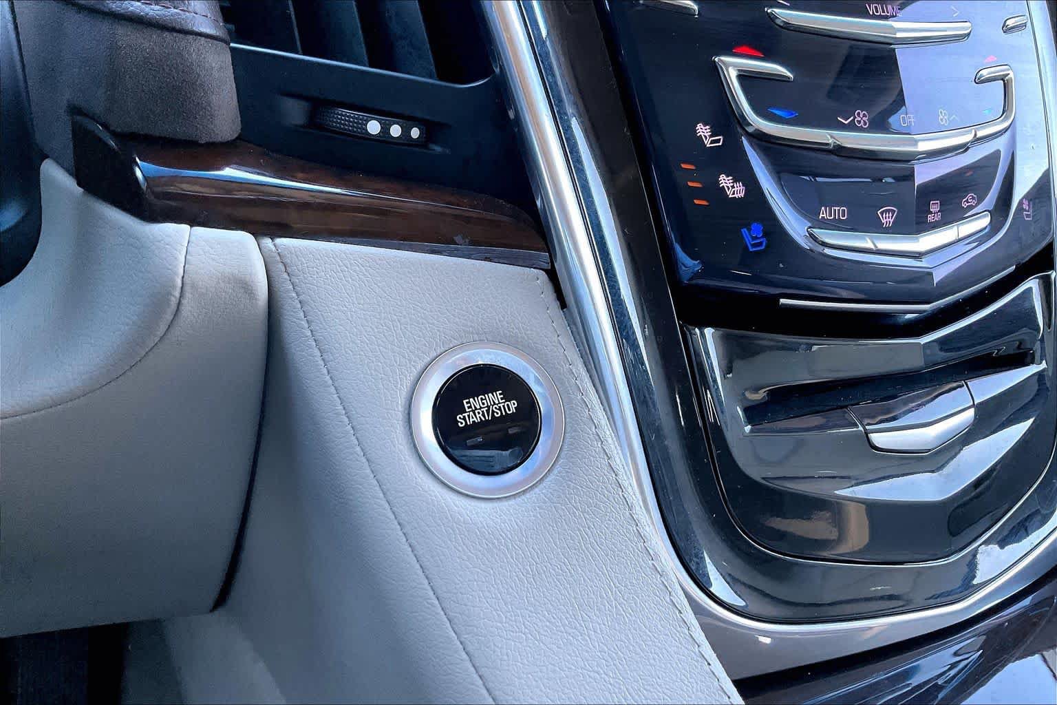Used 2017 Cadillac Escalade Luxury RWD image 34