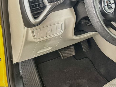 Used 2020 Kia Soul LX FWD image 16