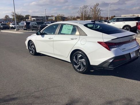 Certified 2025 Hyundai Elantra SEL image 7