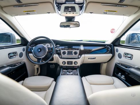 Used 2016 Rolls-Royce Ghost image 23