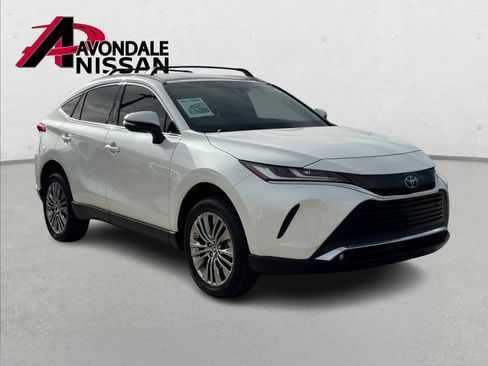 Used 2023 Toyota Venza XLE image 9