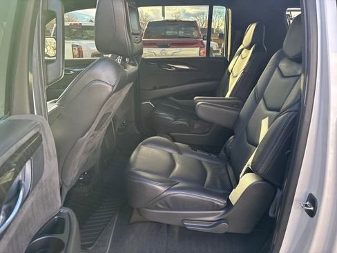 Used 2019 Cadillac Escalade ESV Platinum image 28